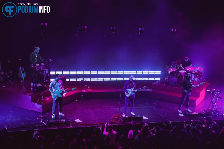 Two Door Cinema Club op Two Door Cinema Club - 26/01 - TivoliVredenburg foto