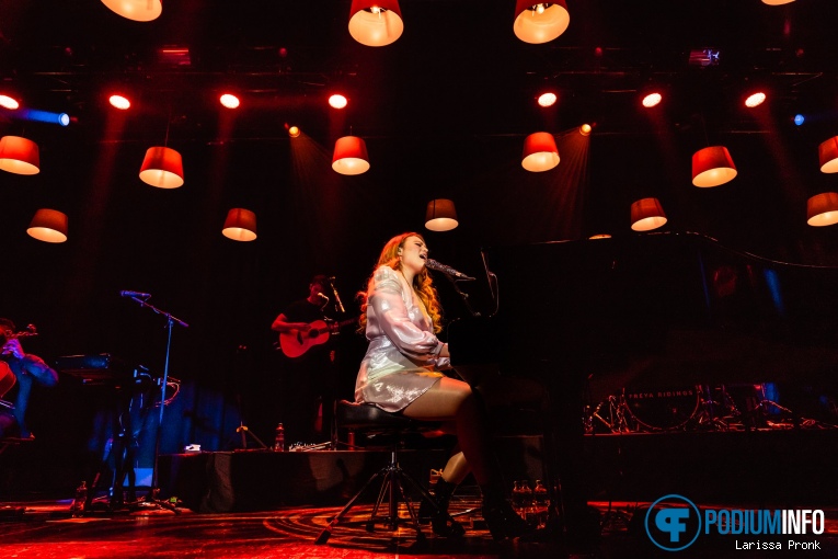 Freya Ridings op Freya Ridings - 31/01 - Melkweg foto