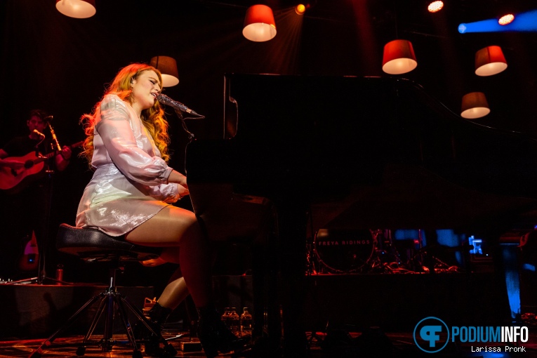 Freya Ridings op Freya Ridings - 31/01 - Melkweg foto