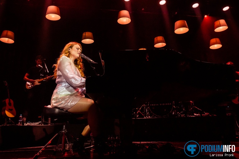 Freya Ridings op Freya Ridings - 31/01 - Melkweg foto