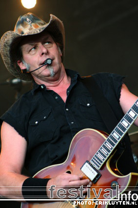 Ted Nugent op Bospop 2008 foto