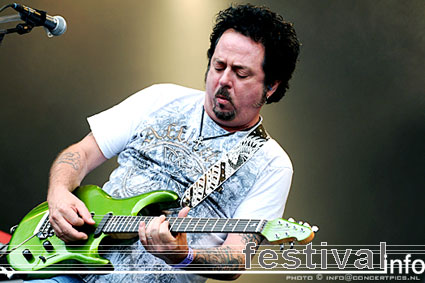 Steve Lukather op Bospop 2008 foto