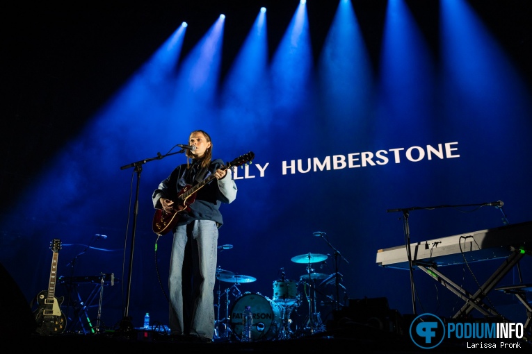 Holly Humberstone op Lewis Capaldi - 13/02 - AFAS Live foto