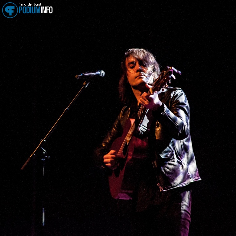Foto Lian Ray op Ásgeir - 18/02 - Theater Rotterdam