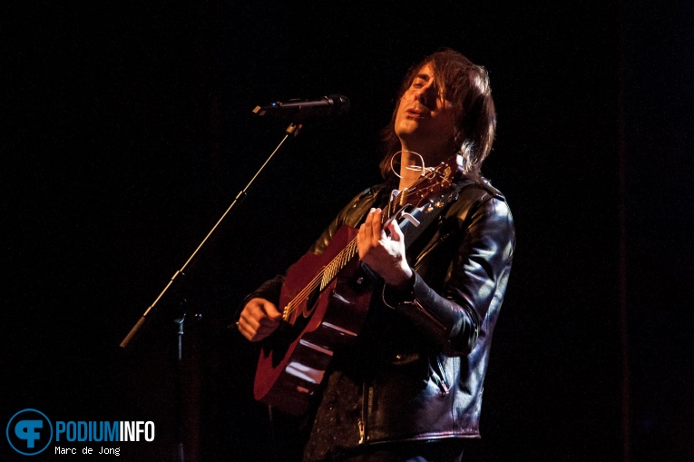 Foto Lian Ray op Ásgeir - 18/02 - Theater Rotterdam