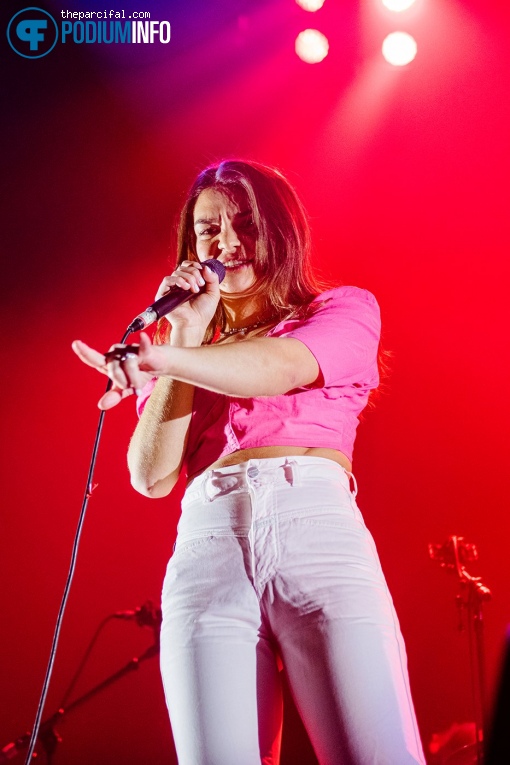Emily Roberts op James Blunt - 28/02 - AFAS Live foto