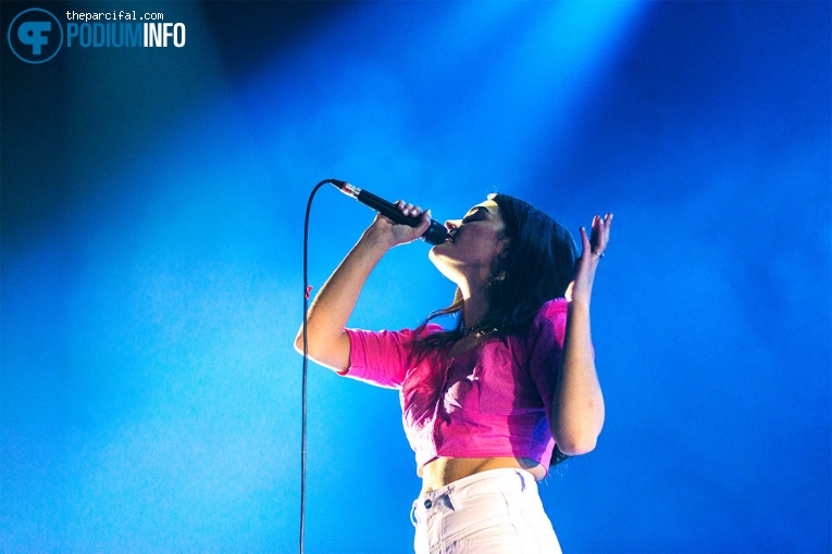 Emily Roberts op James Blunt - 28/02 - AFAS Live foto