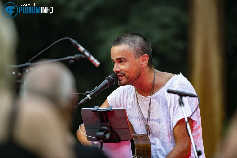 Dinand Woesthoff op Dinand Woesthoff - 06/08 - Openluchttheater Amsterdamse Bos foto