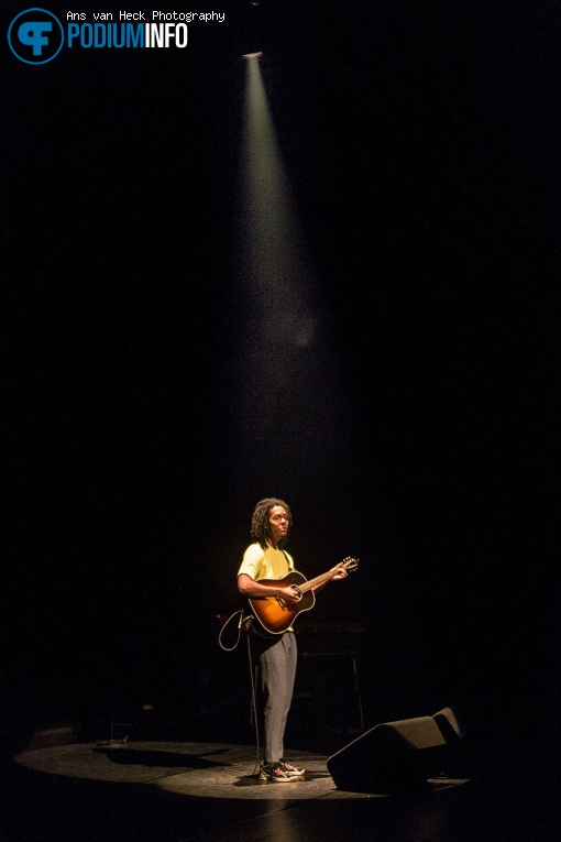 Foto Jeangu Macrooy op Jeangu Macrooy - 08/10 - Chasse Theater