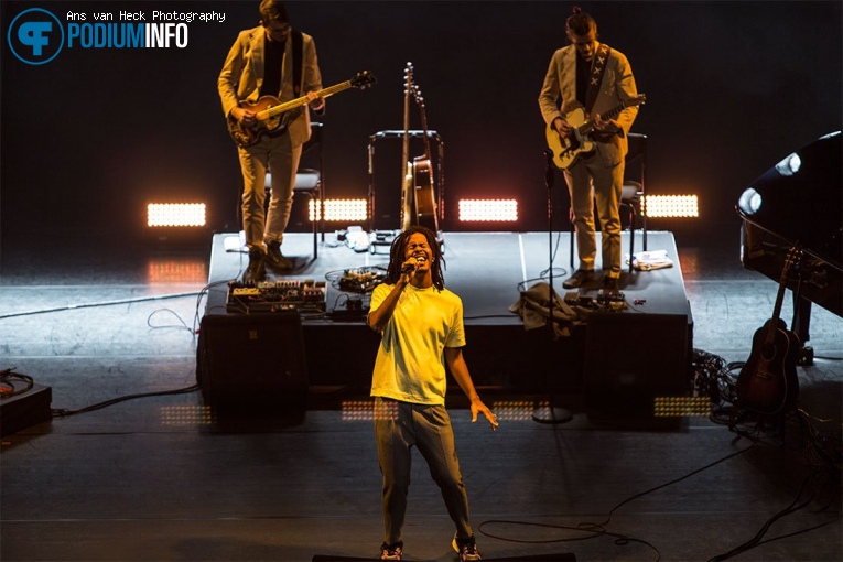 Foto Jeangu Macrooy op Jeangu Macrooy - 08/10 - Chasse Theater