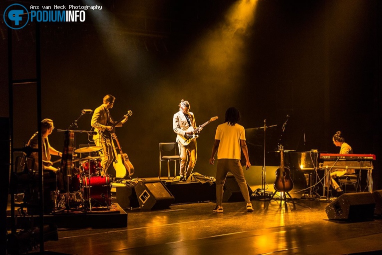 Foto Jeangu Macrooy op Jeangu Macrooy - 08/10 - Chasse Theater