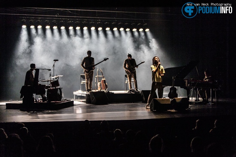 Foto Jeangu Macrooy op Jeangu Macrooy - 08/10 - Chasse Theater
