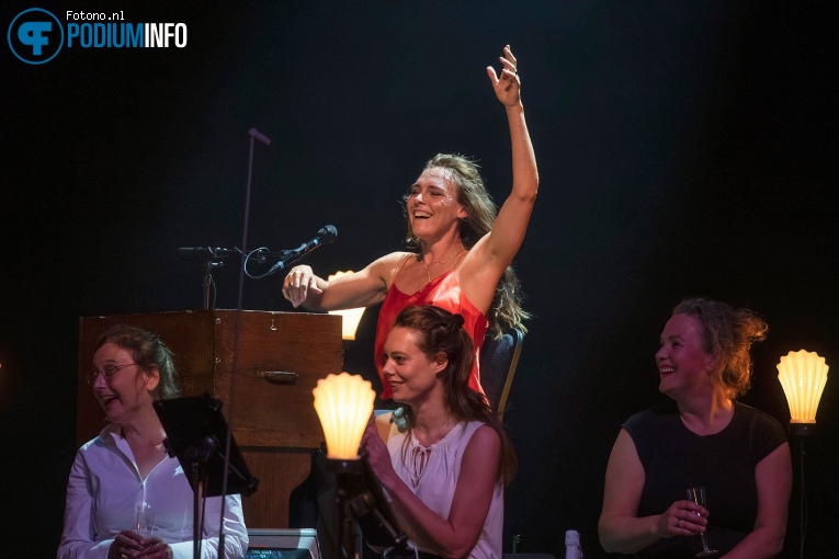 Wende Snijders op Wende & Amsterdam Sinfonietta - 16/07 - Koninklijk Theater Carré foto