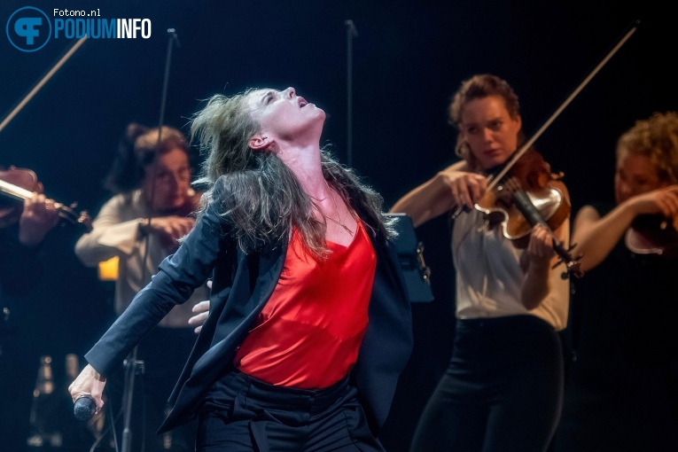 Wende Snijders op Wende & Amsterdam Sinfonietta - 16/07 - Koninklijk Theater Carré foto