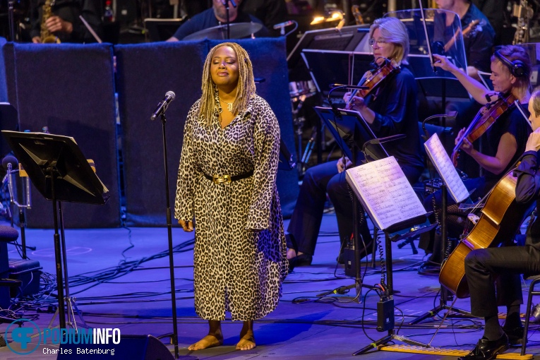 Lalah Hathaway op Lalah Hathaway / Metropole Orkest - 18/09 - Ahoy (RTM Stage) foto