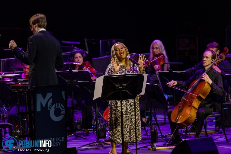Lalah Hathaway op Lalah Hathaway / Metropole Orkest - 18/09 - Ahoy (RTM Stage) foto