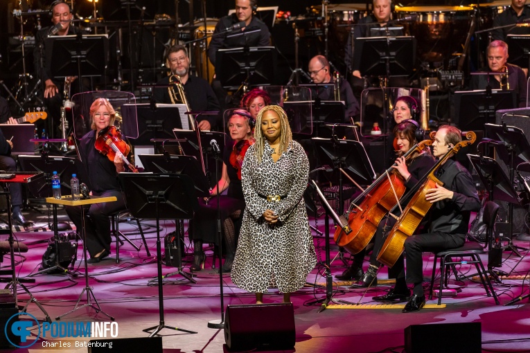 Lalah Hathaway op Lalah Hathaway / Metropole Orkest - 18/09 - Ahoy (RTM Stage) foto