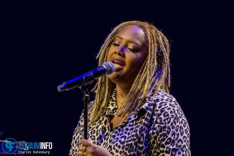 Lalah Hathaway op Lalah Hathaway / Metropole Orkest - 18/09 - Ahoy (RTM Stage) foto