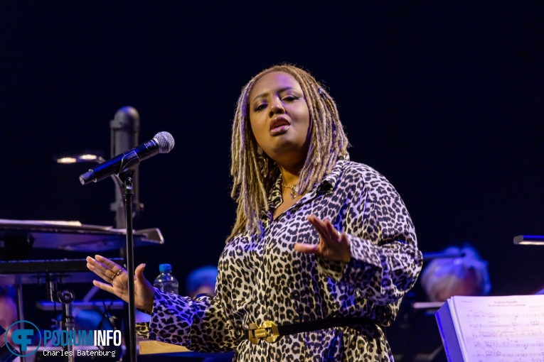 Lalah Hathaway op Lalah Hathaway / Metropole Orkest - 18/09 - Ahoy (RTM Stage) foto