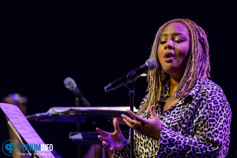 Lalah Hathaway op Lalah Hathaway / Metropole Orkest - 18/09 - Ahoy (RTM Stage) foto