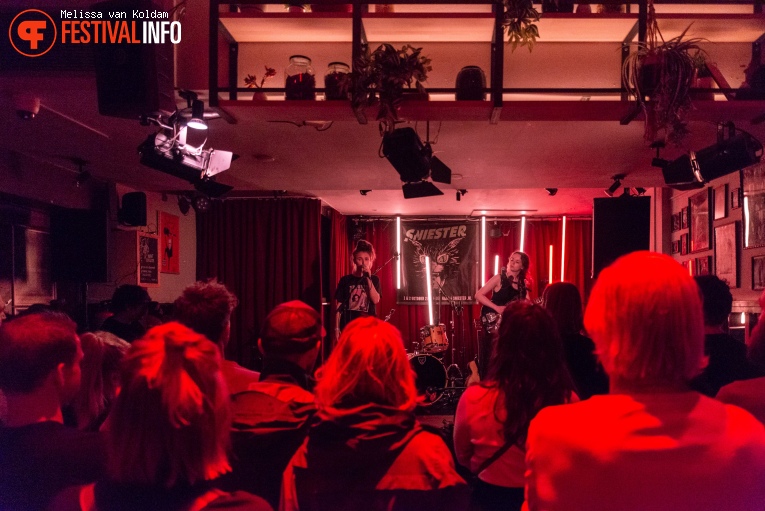 Kids With Buns op Sniester 2021 foto