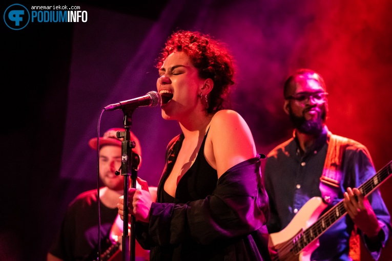 Nana Adjoa - 8/10 - Metropool foto