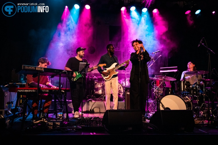 Nana Adjoa - 8/10 - Metropool foto