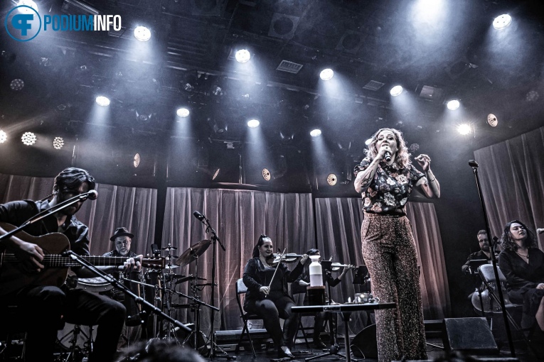 Anneke van Giersbergen op Anneke van Giersbergen - 24/10 - Melkweg foto