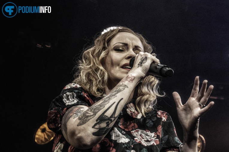 Anneke van Giersbergen op Anneke van Giersbergen - 24/10 - Melkweg foto