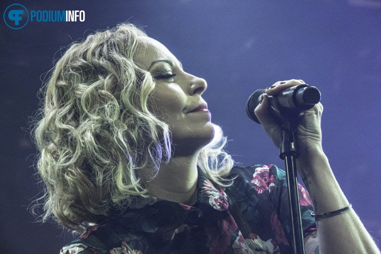 Anneke van Giersbergen op Anneke van Giersbergen - 24/10 - Melkweg foto