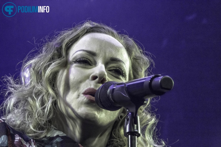 Anneke van Giersbergen op Anneke van Giersbergen - 24/10 - Melkweg foto