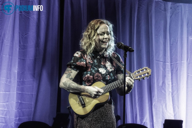 Anneke van Giersbergen op Anneke van Giersbergen - 24/10 - Melkweg foto