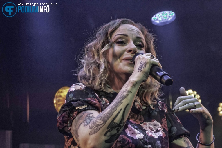 Anneke van Giersbergen op Anneke van Giersbergen - 24/10 - Melkweg foto