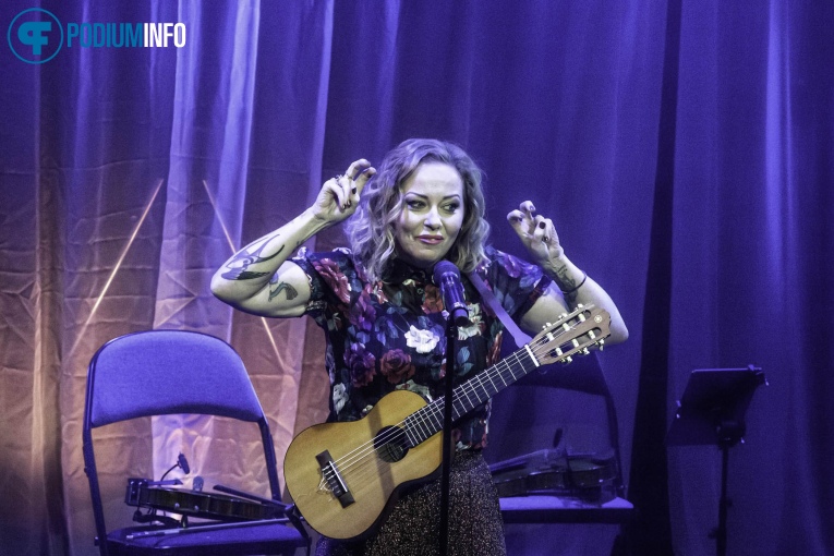 Anneke van Giersbergen op Anneke van Giersbergen - 24/10 - Melkweg foto