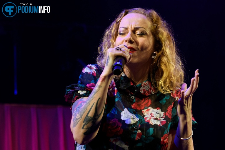 Anneke van Giersbergen op Anneke van Giersbergen - 11/11 - Podium Victorie foto