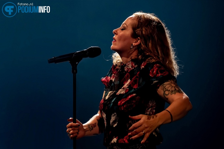Anneke van Giersbergen op Anneke van Giersbergen - 11/11 - Podium Victorie foto