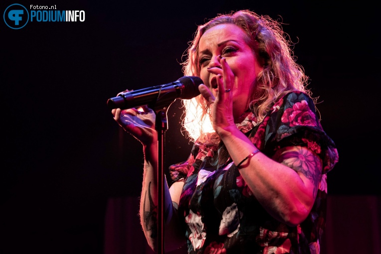 Anneke van Giersbergen op Anneke van Giersbergen - 11/11 - Podium Victorie foto