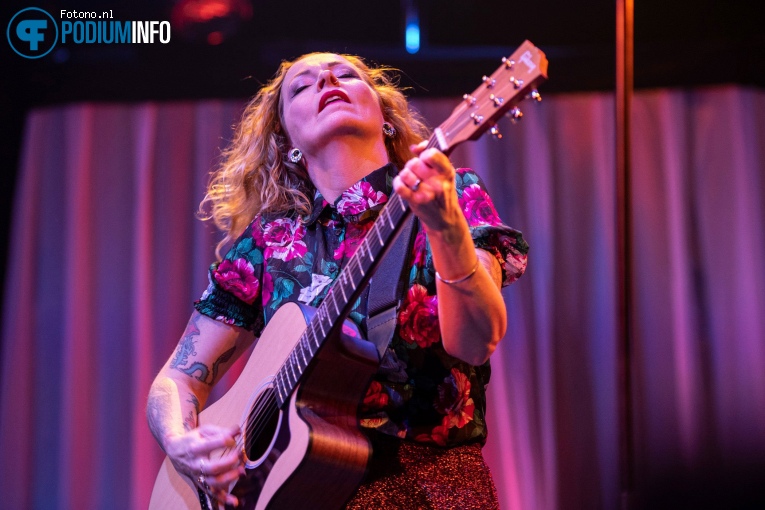 Anneke van Giersbergen op Anneke van Giersbergen - 11/11 - Podium Victorie foto