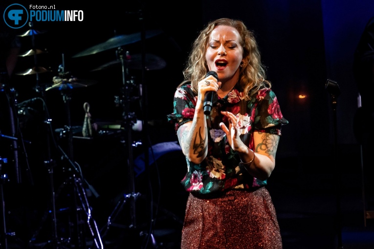Anneke van Giersbergen op Anneke van Giersbergen - 11/11 - Podium Victorie foto