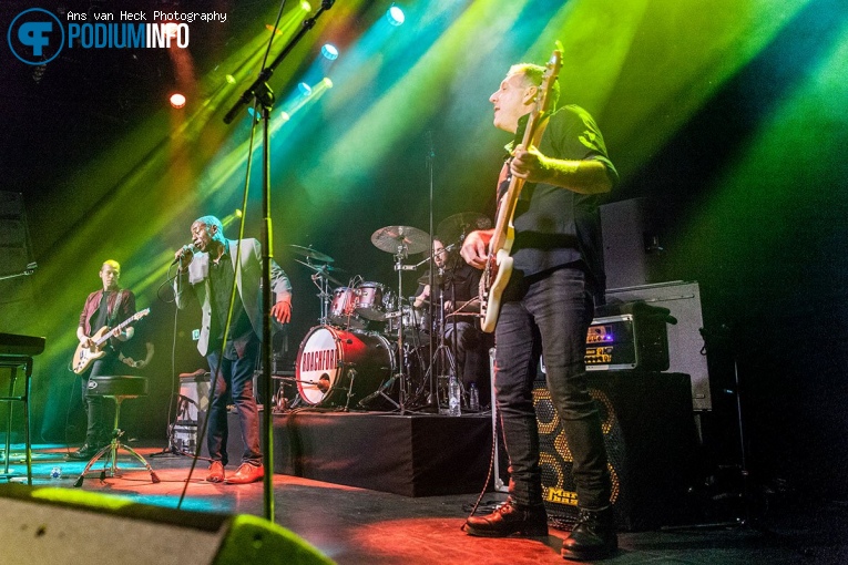 Roachford op Roachford / Sniff 'n' The Tears - 12/11 - Boerderij foto