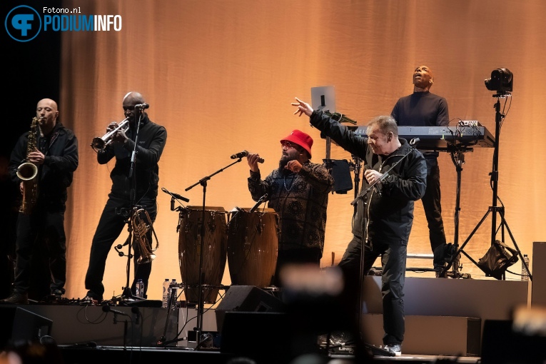 UB40 featuring Ali Campbell op UB40 featuring Ali (in memory of Astro) - 08/03 - Ziggo Dome foto