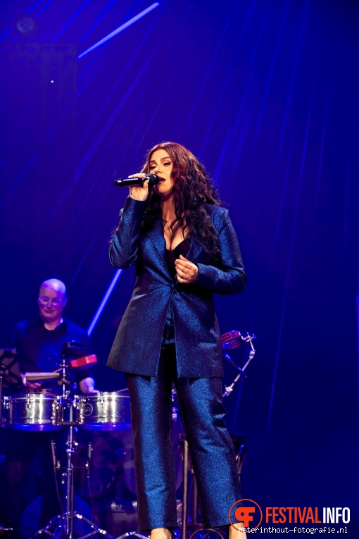 Roxeanne Hazes op Holland Zingt Hazes - 11/03 - Ziggo Dome foto