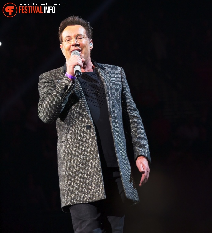 Gerard Joling op Holland Zingt Hazes - 11/03 - Ziggo Dome foto