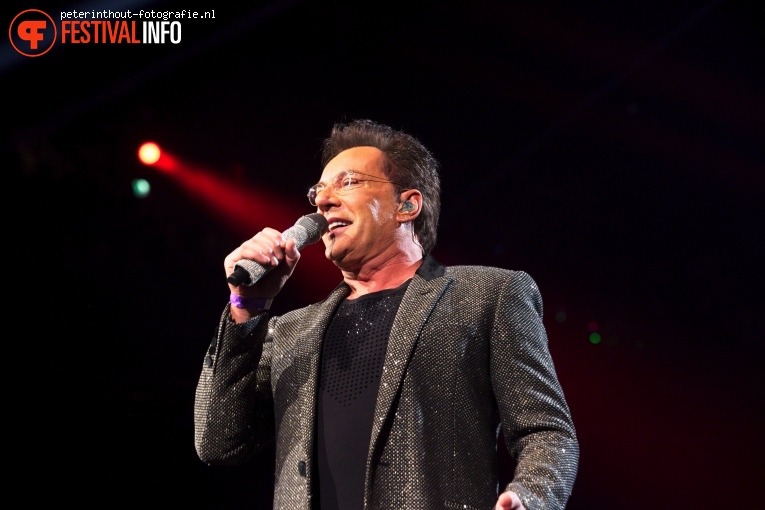 Gerard Joling op Holland Zingt Hazes - 11/03 - Ziggo Dome foto