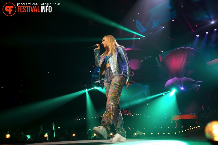 Emma Heesters op Holland Zingt Hazes - 11/03 - Ziggo Dome foto