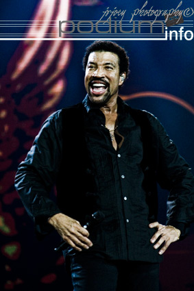 Lionel Richie op Symphonica in Rosso - 6/9 - Gelredome foto
