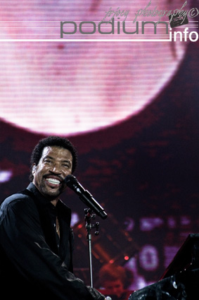 Lionel Richie op Symphonica in Rosso - 6/9 - Gelredome foto