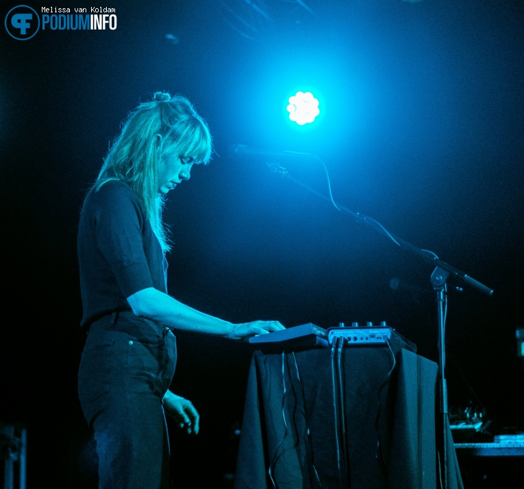 Aoife Nessa Frances op The weather Station - 27/03 - Paradiso Tolhuistuin foto