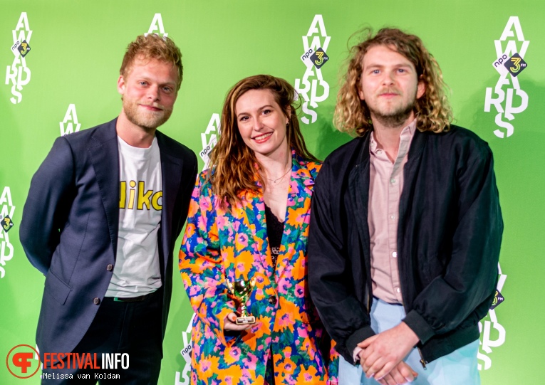 Wies (zangeres) op 3FM Awards 2022 foto