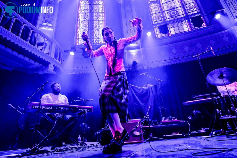 Olivia Dean op Jordan Rakei - 06/04 - Paradiso foto